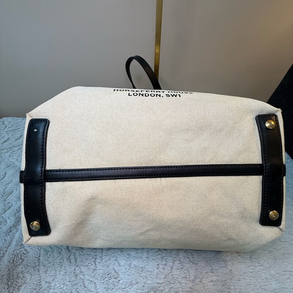 Burberry
Medium Canvas Soft Belt Tote - Picture 4 of 16